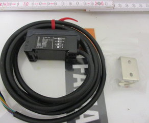 Датчик волоконно-оптический 
Источник света: Красный LED, Зеленый LED, Синий LED
Метод калибровки: 1-точка/2-точки
Выход: PNP 24 VDC 100мА.
Питание:24 VDC
Материал корпуса: Polycarbonate Keyence